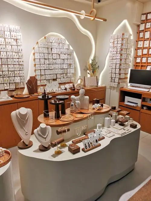 适合手头存款不多的小成本饰品店