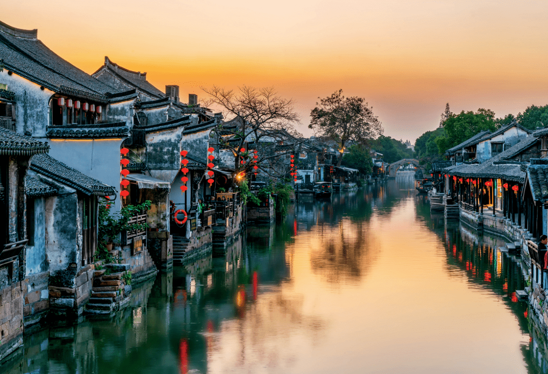 面对各地爆火的古城古镇，如何实现小成本参与