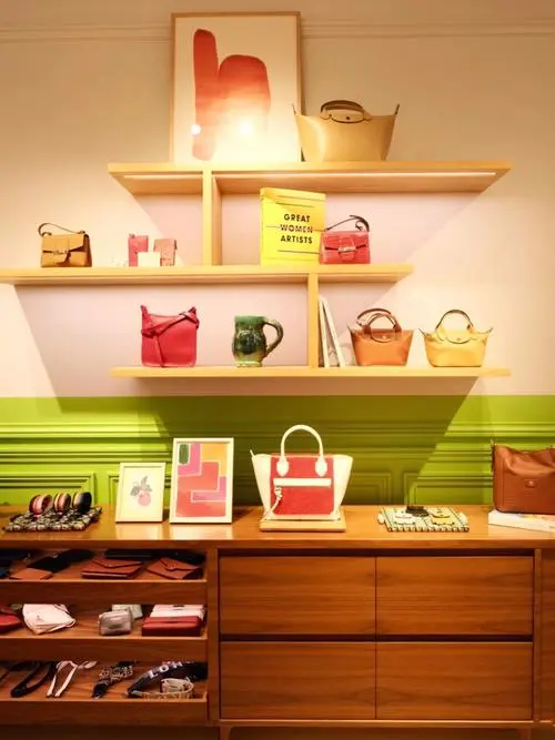 开个小店卖包包，主打一个薄利多销